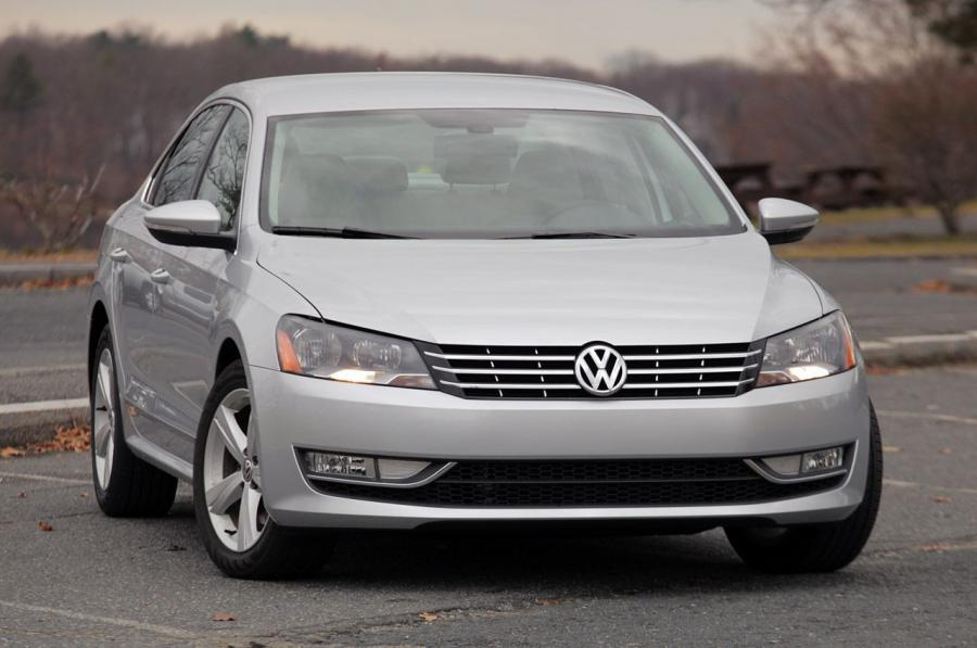 Volkswagen Passat 2.5L SEL Premium '2012